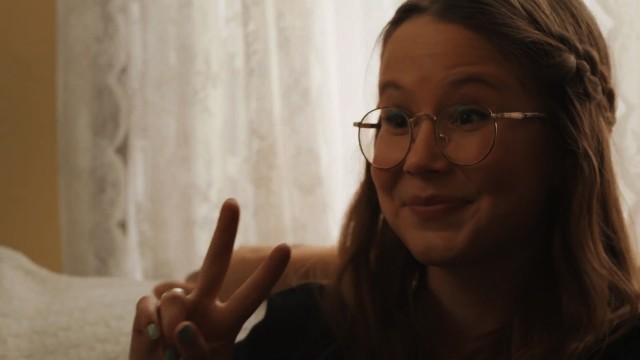 Adolescente décrit ses amies de longue date dans la bande-annonce de la série Switch & Bitch (Saison 3), réalisée par Juliette Gosselin chez Alt productions