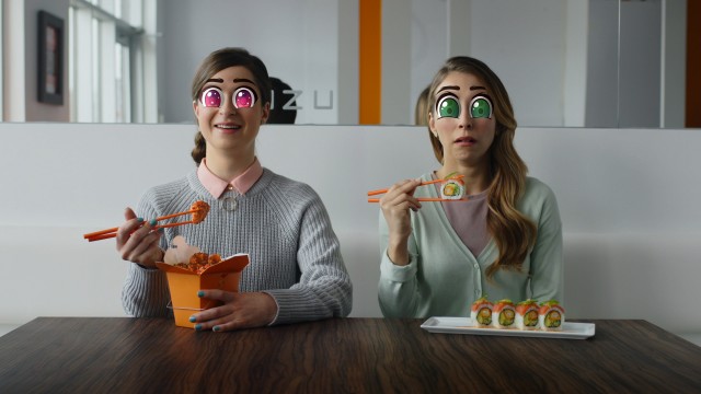 filles avec des yeux de mangas dans la publicité pour YUZU sushi réalisée par Juliette Gosselin chez Alt Production